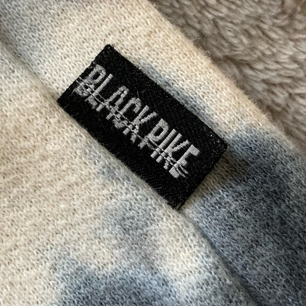 Black Pike Grey Tie-Dye Long Sleeve Sweatshirt with Bear Graphic‎ - Picture 4 of 10